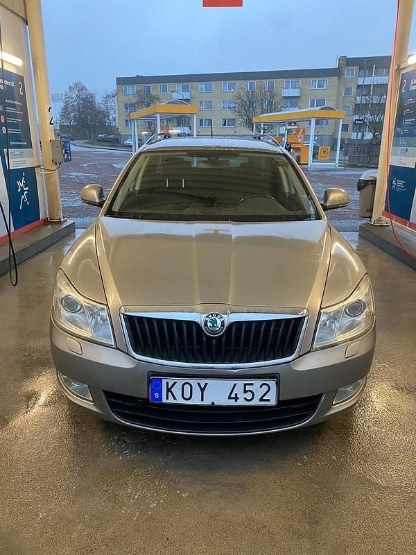 Begagnad 2013 Skoda Octavia Kombi | 60 000 kr (Lite dyr) - Bild 1/4