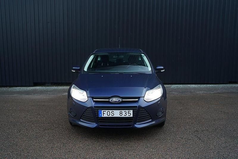 Begagnad Ford Focus Trend 120 HK (88 kW) 2012 Blå Halvkombi