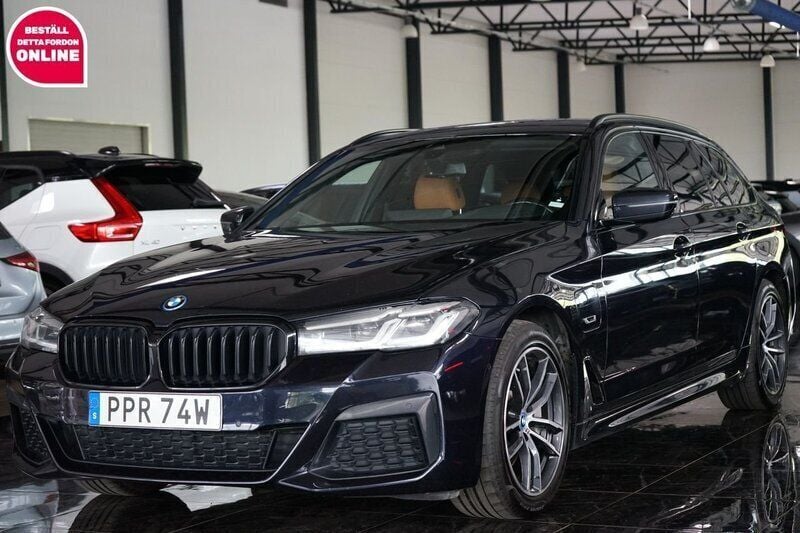 Svart Begagnad 2022 BMW 530e M Sport Kombi | 329 500 kr (Bra pris) - Bild 1/4