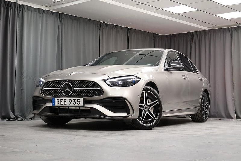 Silver Begagnad 2022 Mercedes C300e Premium Sedan | 469 000 kr (Lite dyr) - Bild 1/4