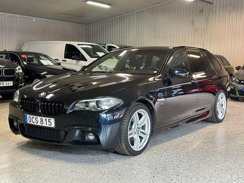 Svart Begagnad 2016 BMW 520 M Sport Kombi | 229 900 kr (Dyr) - Bild 1/4