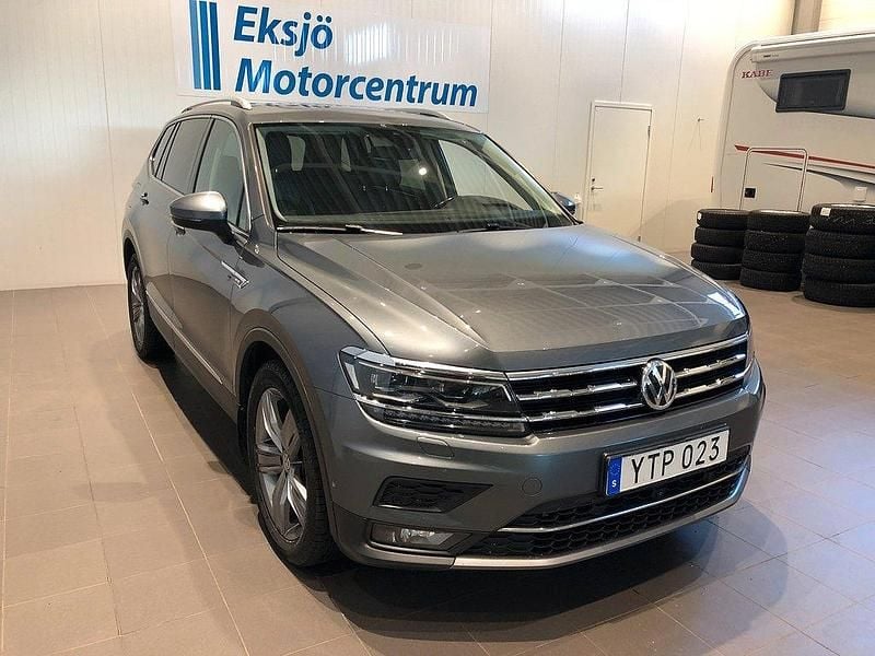 Mörkgrå (grå metallic) Begagnad 2017 VW Tiguan Allspace GT SUV | 279 900 kr (Lite dyr) - Bild 1/4