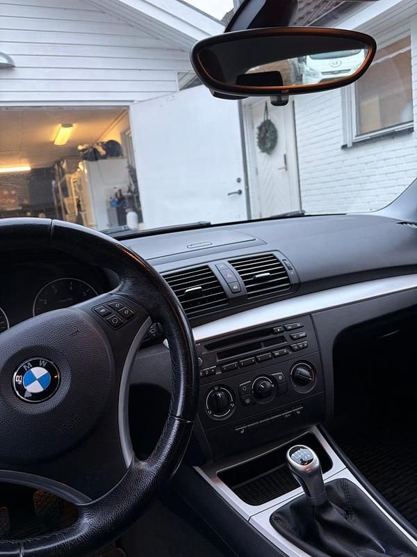 Begagnad BMW 116 122 HK (89 kW) 2009 Halvkombi