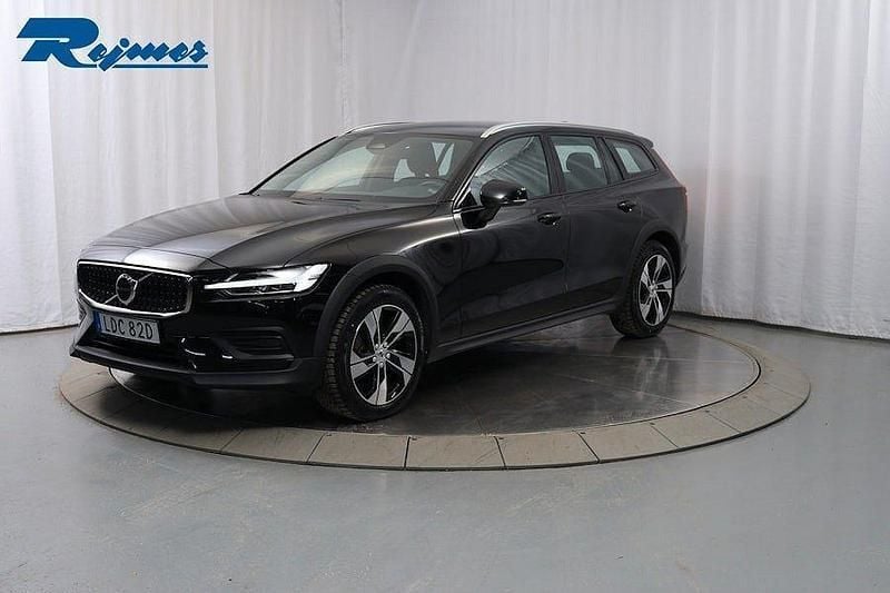 Svart Begagnad 2022 Volvo V60 CC Core Kombi | 299 800 kr (Bra pris) - Bild 1/4