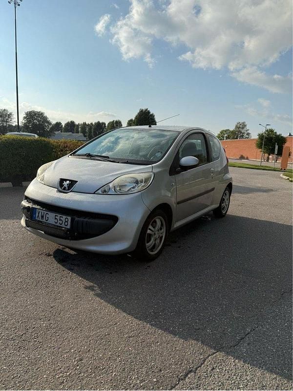 Grå Begagnad 2006 Peugeot 107 Halvkombi | 24 000 kr (Bra pris) - Bild 1/4