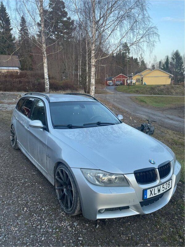 Grå Begagnad 2006 BMW 330 M Sport Kombi | 80 000 kr (Marknadspris) - Bild 1/4