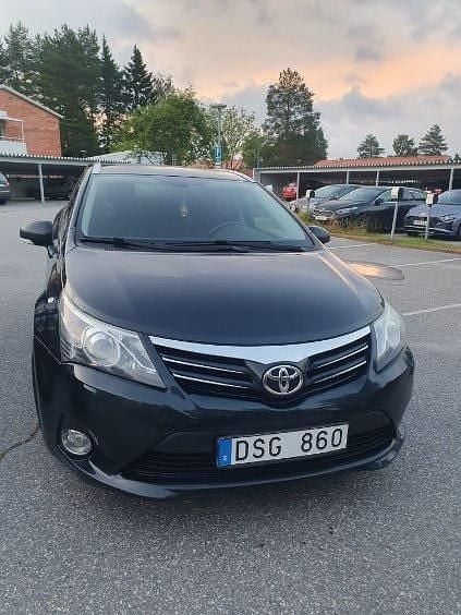 Blå Begagnad 2013 Toyota Avensis Kombi | 107 900 kr (Marknadspris) - Bild 1/4