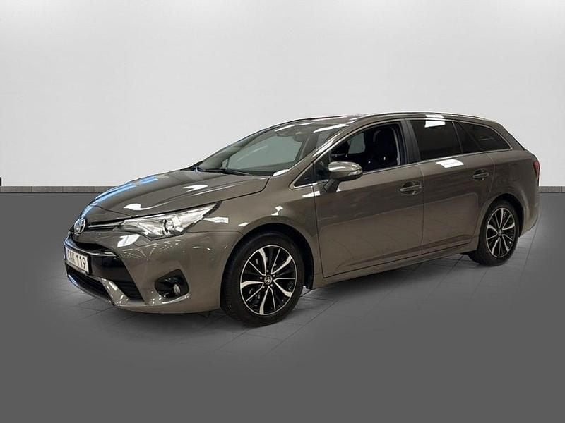 Grå Begagnad 2018 Toyota Avensis Kombi | 169 000 kr (Marknadspris) - Bild 1/4