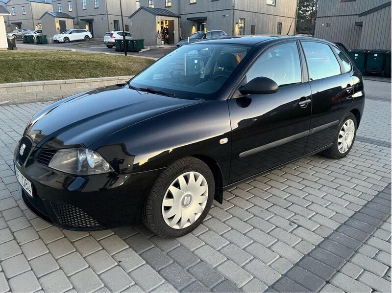Svart Begagnad 2008 Seat Ibiza Halvkombi | 39 995 kr (Marknadspris) - Bild 1/4
