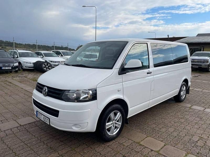 Vit Begagnad 2013 VW Caravelle Trendline Minibuss | 249 875 kr (Dyr) - Bild 1/4