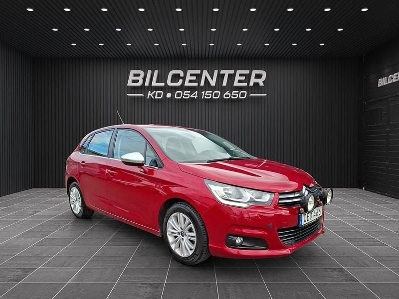 Röd Begagnad 2016 Citroën C4 Halvkombi | 109 900 kr (Lite dyr) - Bild 1/4