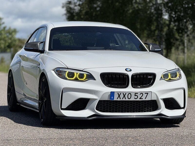 Vit Begagnad 2016 BMW M2 Competition Edition Sportkupé | 469 900 kr (Marknadspris) - Bild 1/4