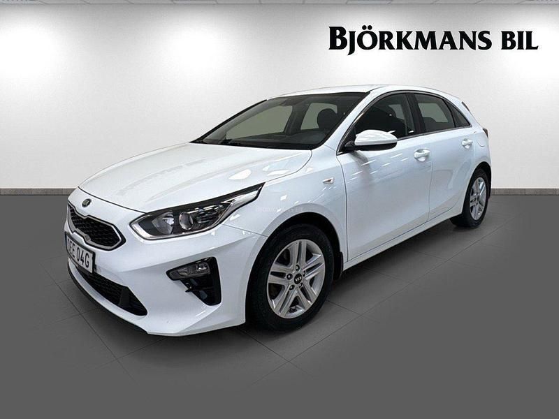 Vit Begagnad 2019 Kia Ceed Halvkombi | 179 900 kr (Lite dyr) - Bild 1/4