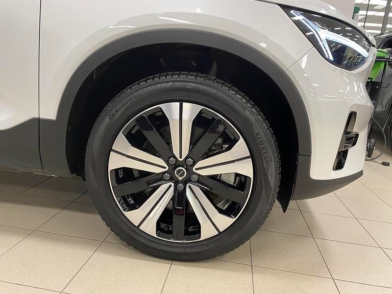 Begagnad Volvo XC40 Single Motor 175 kW (238 HK) 2023 Vit SUV