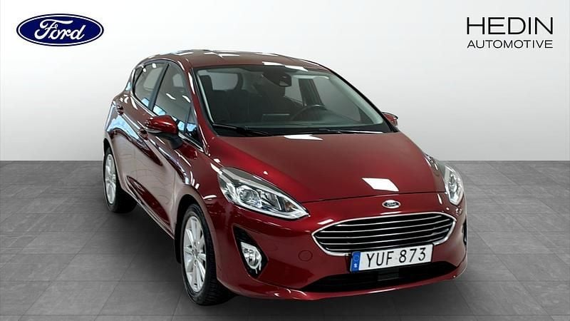 Röd (red) Begagnad 2017 Ford Fiesta Halvkombi | 139 900 kr (Lite dyr) - Bild 1/4