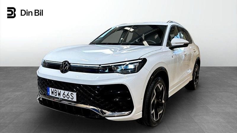 Vit Begagnad 2025 VW Tiguan R-line SUV | 499 900 kr (Lite dyr) - Bild 1/4
