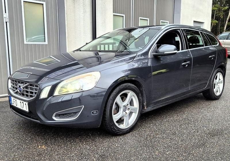 Begagnad Volvo V60 Summum 116 HK (85 kW) 2011 Grå Kombi
