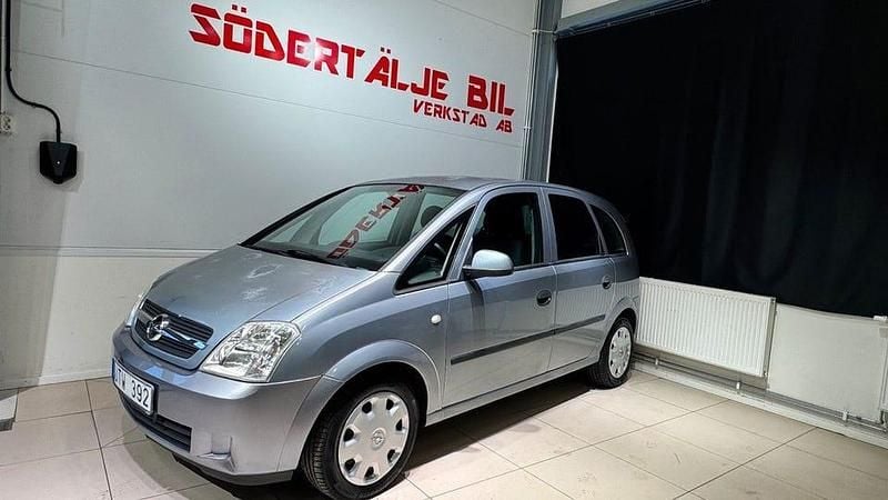 Grå Begagnad 2004 Opel Meriva Minibuss | 29 900 kr (Lite dyr) - Bild 1/4