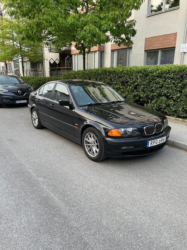 Begagnad 2000 BMW 320 Sedan | 31 000 kr (Superpris) - Bild 1/4