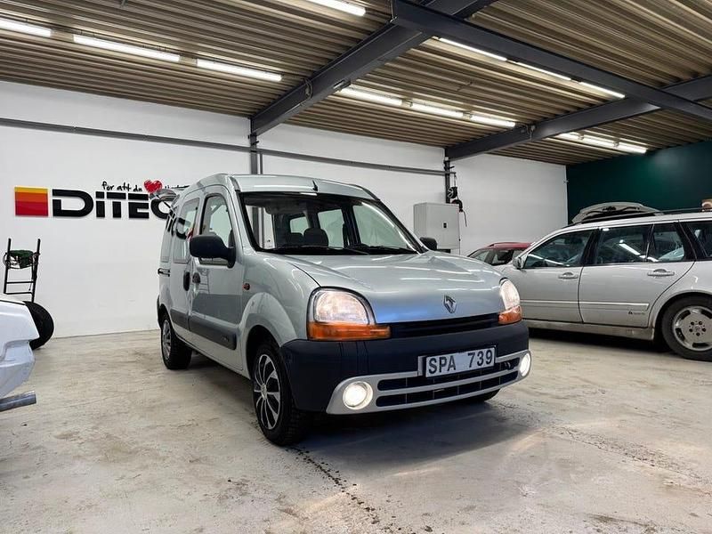 Begagnad Renault Kangoo 75 HK (55 kW) 2002 Grå Minibuss