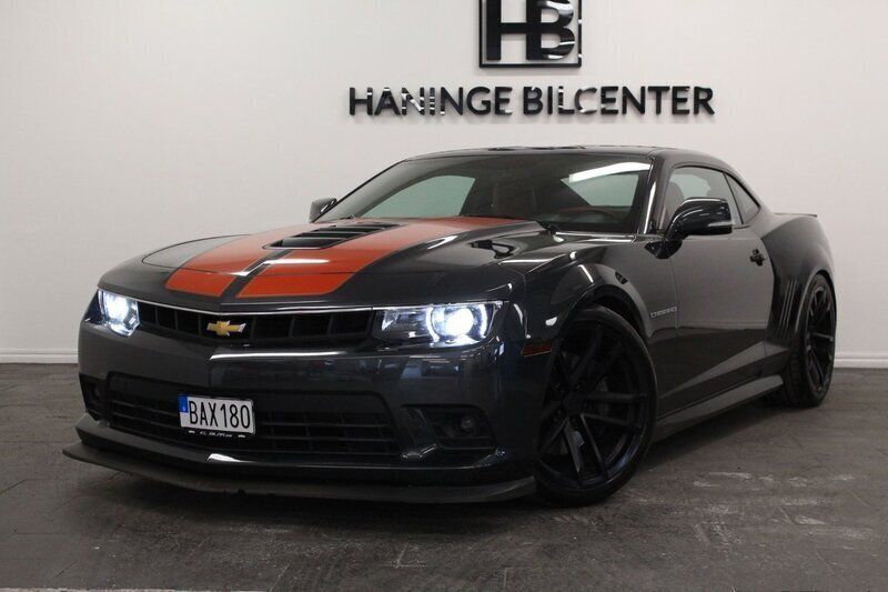 Grå Begagnad 2015 Chevrolet Camaro SS Sportkupé | 379 900 kr (Marknadspris) - Bild 1/4