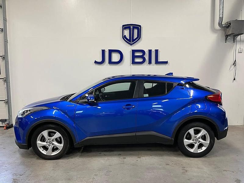 Begagnad Toyota C-HR Active 122 HK (89 kW) 2019 Blå SUV