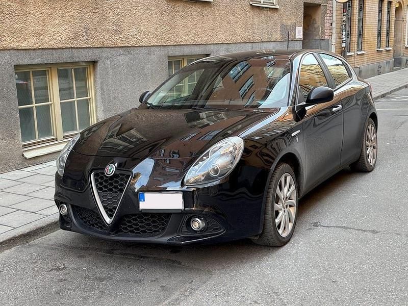 Begagnad Alfa Romeo Giulietta 120 HK (88 kW) 2017 Halvkombi