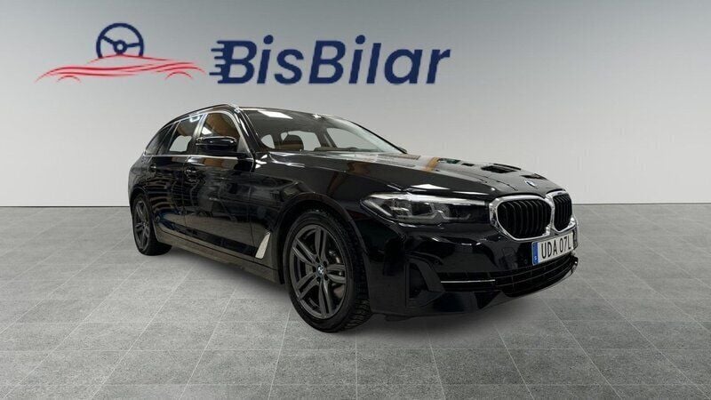 Svart Begagnad 2021 BMW 530e Kombi | 279 900 kr (Superpris) - Bild 1/4