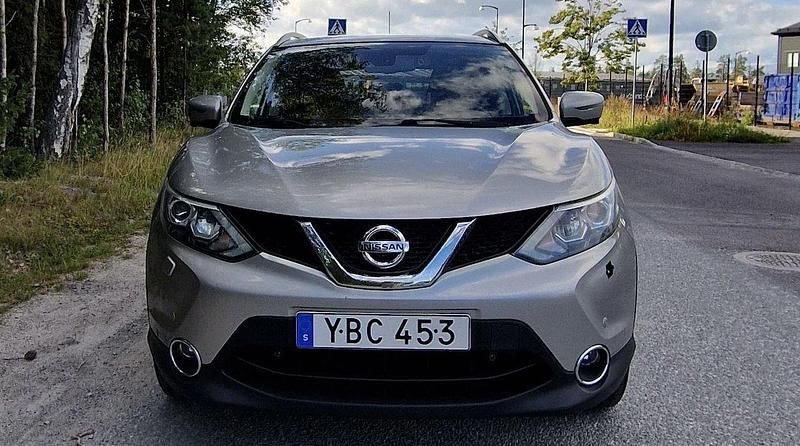 Silver Begagnad 2015 Nissan Qashqai SUV | 129 000 kr (Lite dyr) - Bild 1/4