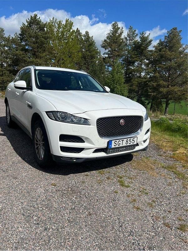 Vit Begagnad 2016 Jaguar F-Pace SUV | 199 500 kr (Superpris) - Bild 1/4
