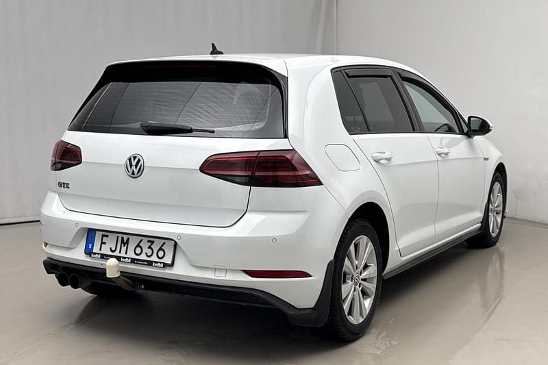 Begagnad VW Golf VII GTE 204 HK (150 kW) 2018 Vit