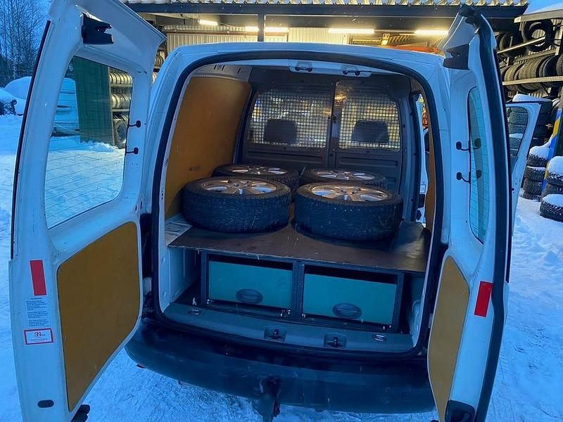 Begagnad VW Caddy 109 HK (80 kW) 2008 Vit Minibuss