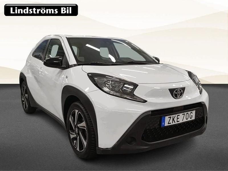 Begagnad Toyota Aygo X X-play 72 HK (52 kW) 2022 Vit SUV