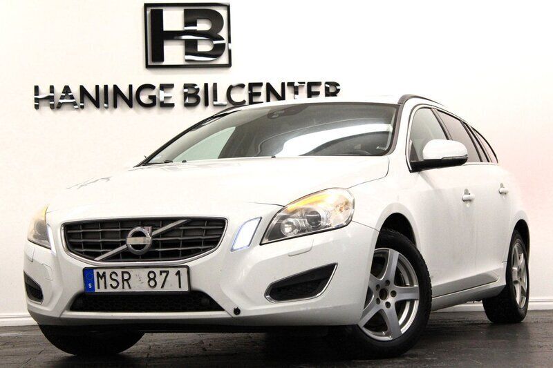 Vit Begagnad 2012 Volvo V60 Momentum Kombi | 79 900 kr (Marknadspris) - Bild 1/4