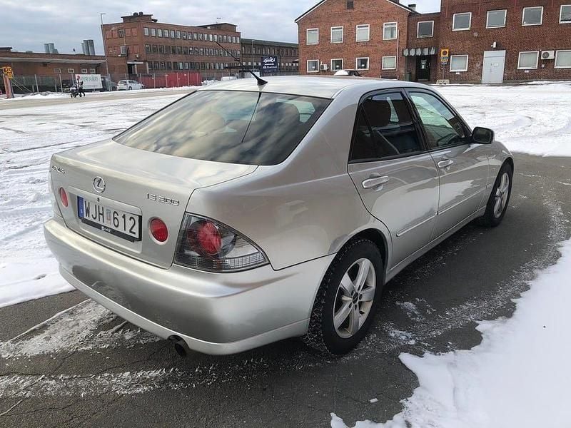 Begagnad Lexus IS200 155 HK (114 kW) 2005