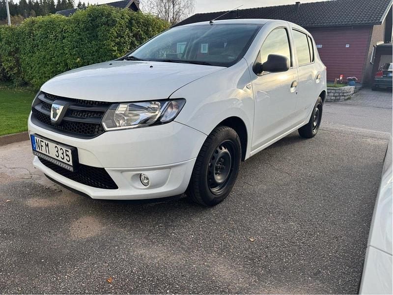 Begagnad 2013 Dacia Sandero Halvkombi | 49 900 kr - Bild 1/4