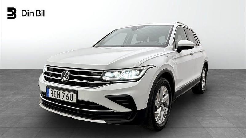 Pure white Begagnad 2024 VW Tiguan SUV | 349 900 kr (Marknadspris) - Bild 1/4