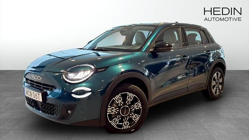 Blå Ny 2025 Fiat 600 SUV | 352 800 kr (Marknadspris) - Bild 1/4
