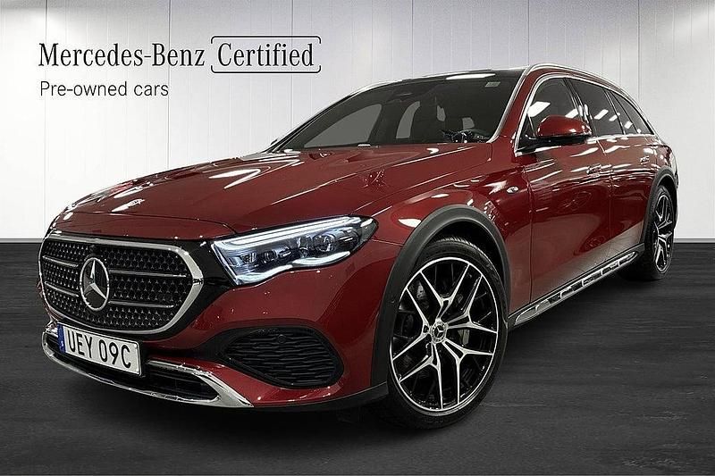 Röd Begagnad 2024 Mercedes E300 Kombi | 729 000 kr (Marknadspris) - Bild 1/4