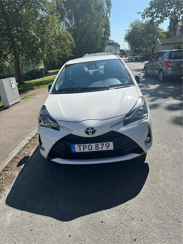 Vit Begagnad 2018 Toyota Yaris Edition Halvkombi | 120 000 kr (Marknadspris) - Bild 1/4