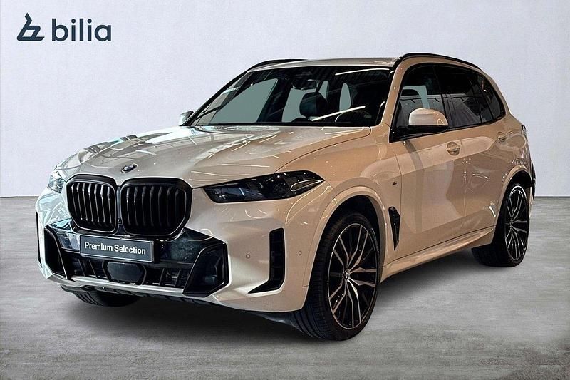 Vit Begagnad 2023 BMW X5 M Sport SUV | 819 900 kr (Dyr) - Bild 1/3