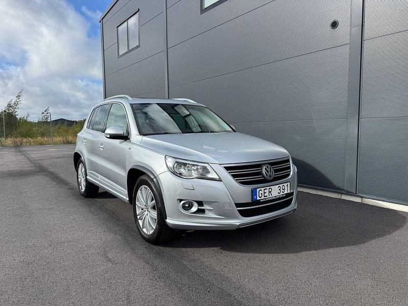 Silver Begagnad 2009 VW Tiguan R-line SUV | 119 900 kr (Lite dyr) - Bild 1/4