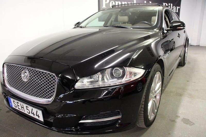 Svart Begagnad 2011 Jaguar XJ Sedan | 149 000 kr (Superpris) - Bild 1/4