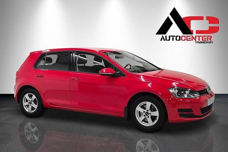 Röd Begagnad 2015 VW Golf VII Halvkombi | 96 700 kr (Bra pris) - Bild 1/4