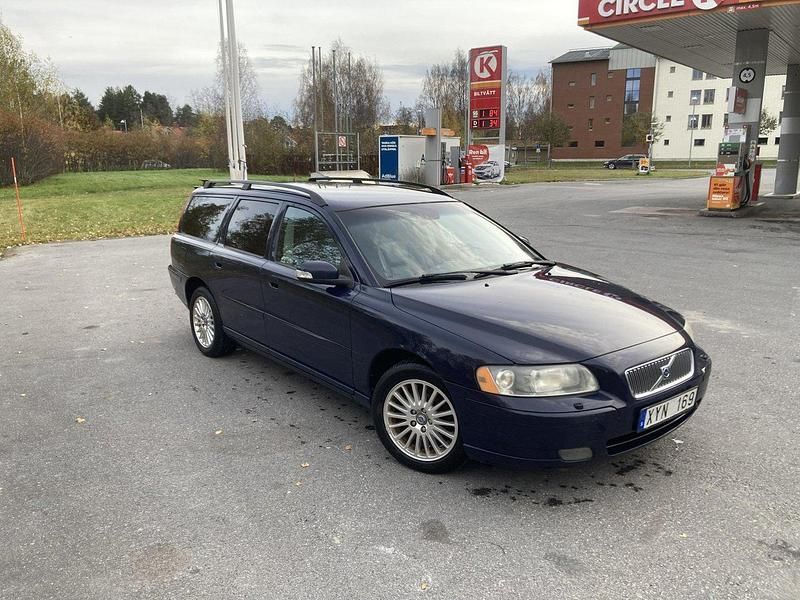 Blå Begagnad 2007 Volvo V70 Momentum Kombi | 37 000 kr (Marknadspris) - Bild 1/4