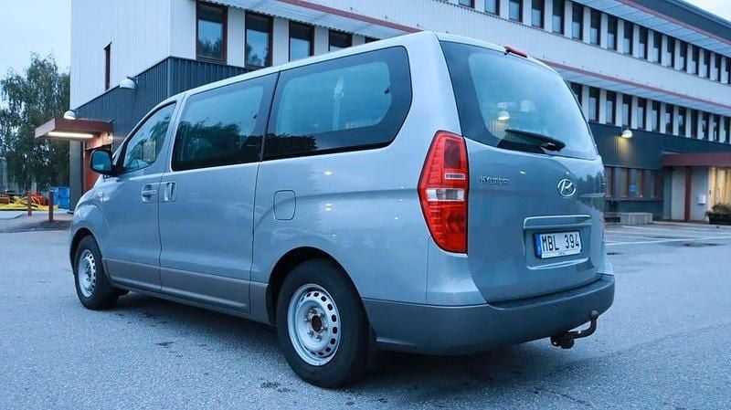 Begagnad Hyundai H-1 136 HK (100 kW) 2012 Silver Minibuss