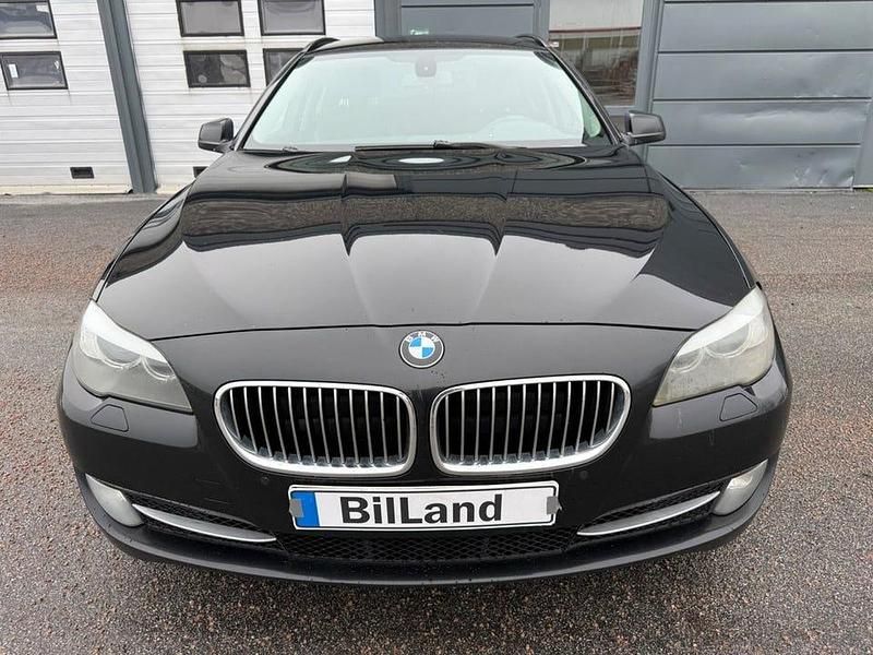Begagnad BMW 520 184 HK (135 kW) 2012 Svart Kombi