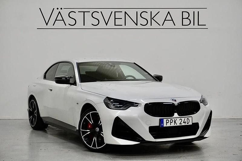 Vit Begagnad 2022 BMW M240 M Sport Sportkupé | 529 000 kr (Bra pris) - Bild 1/4