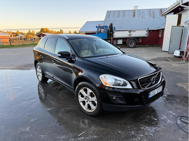 Svart Begagnad 2010 Volvo XC60 Summum SUV | 45 000 kr (Marknadspris) - Bild 1/4