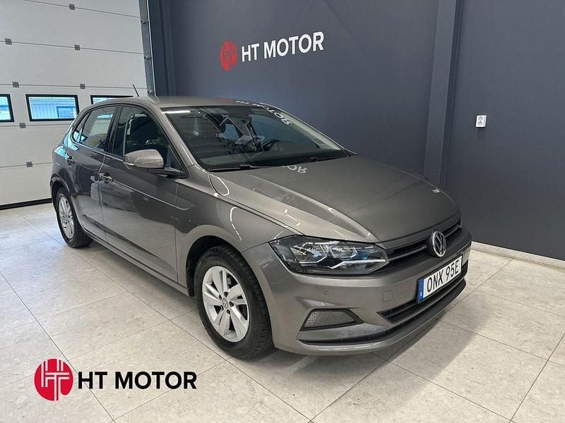 Mörkgrå Begagnad 2019 VW Polo Halvkombi | 149 400 kr (Marknadspris) - Bild 1/3